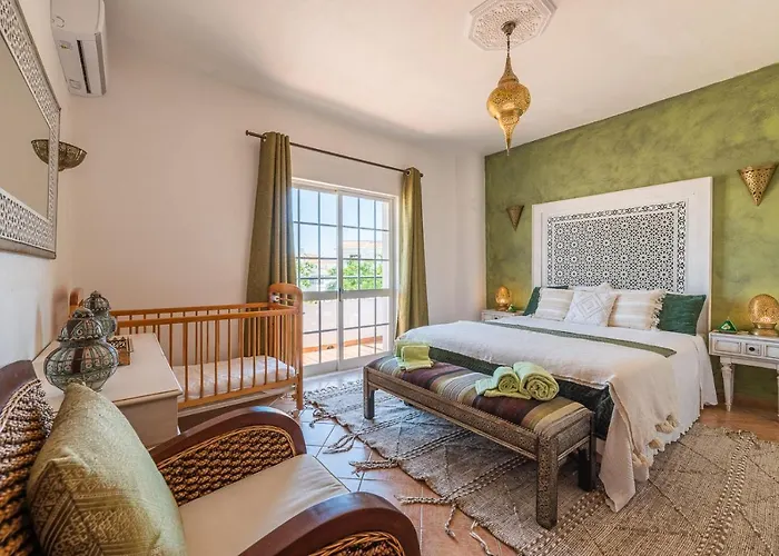 Gale Sun - Luxury, 5bed With Free Wifi, Ac, Private Pool, 5 Min From The